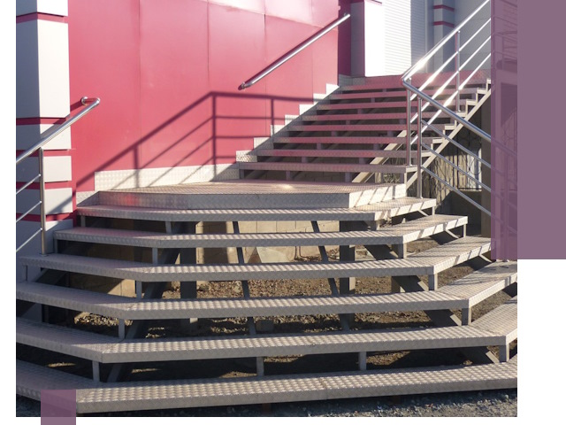 Лестницы для магазина в Заволжье — изготовление и монтаж