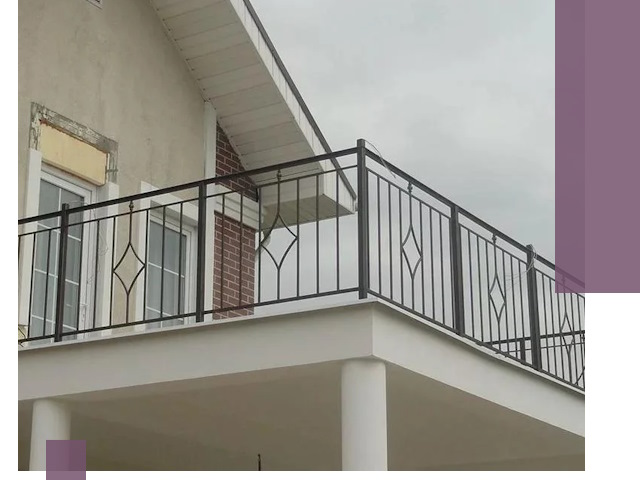 Изготовление балконных ограждений в Заволжье из металла и стекла